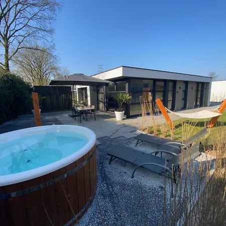 Luxe 4- Persoons Veluwelodge Met Hottub In Ermelo! Hébergement de vacances