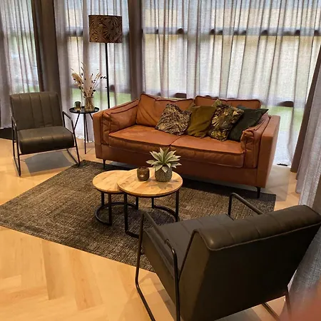 Luxe 4- Persoons Veluwelodge Met Hottub In Ermelo! * Ermelo