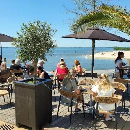 Luxe 4- Persoons Veluwelodge Met Hottub In Ermelo! Ferienhaus