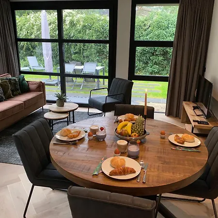 Luxe 4- Persoons Veluwelodge Met Hottub In Ermelo! Hébergement de vacances Ermelo