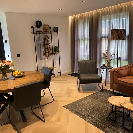 Luxe 4- Persoons Veluwelodge Met Hottub In Ermelo!