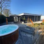 Luxe 4- Persoons Veluwelodge Met Hottub In Ermelo! Semesterbostad