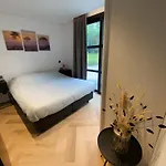 Luxe 4- Persoons Veluwelodge Met Hottub In Ermelo! Semesterbostad *